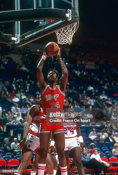 David Greenwood of the Chicago Bulls in action against the Washington Bullets during an NBA basketball game circa 1983 at the Capital Centre in...