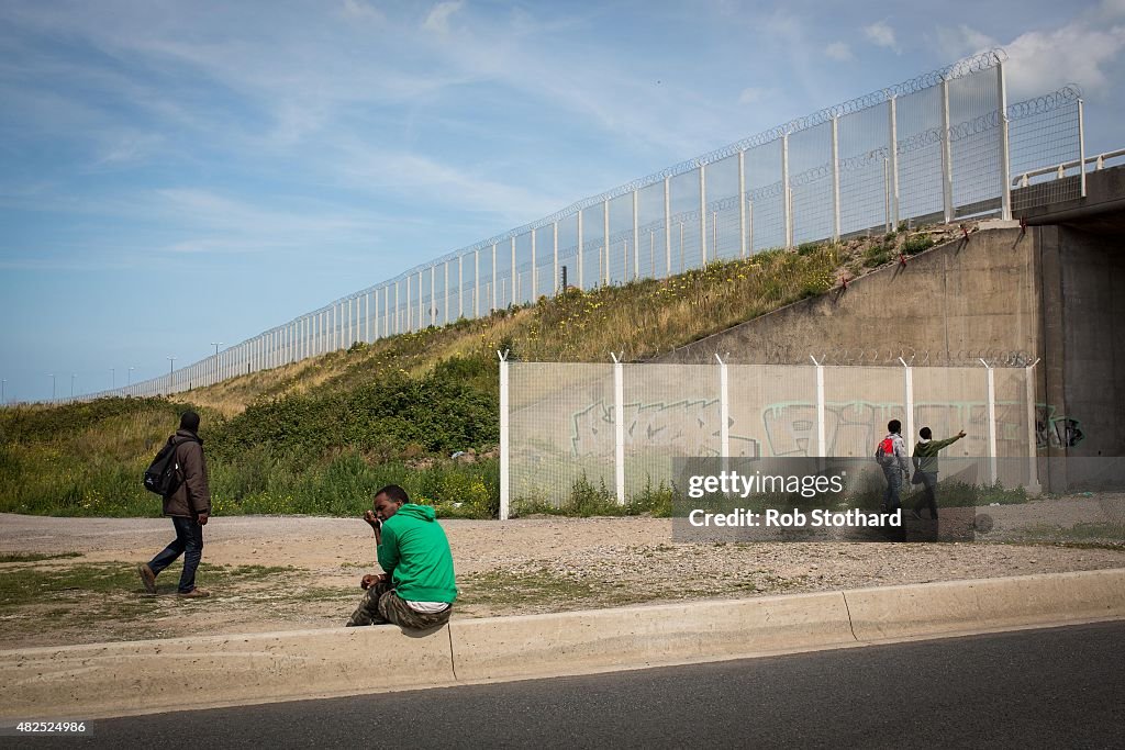 Calais Migrants Attempt To Find A Way To Reach The UK