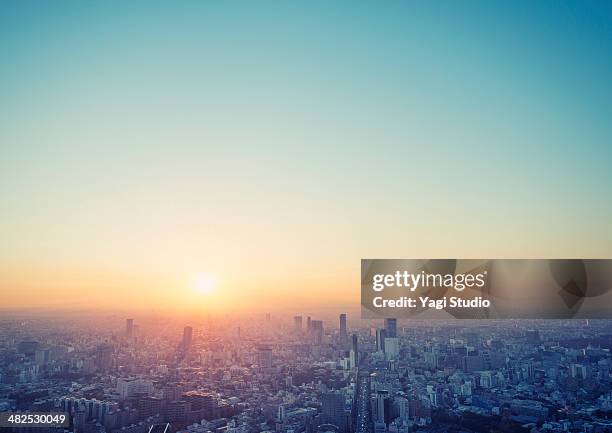 cityscape in tokyo at sunset elevated view - metropolitano imagens e fotografias de stock