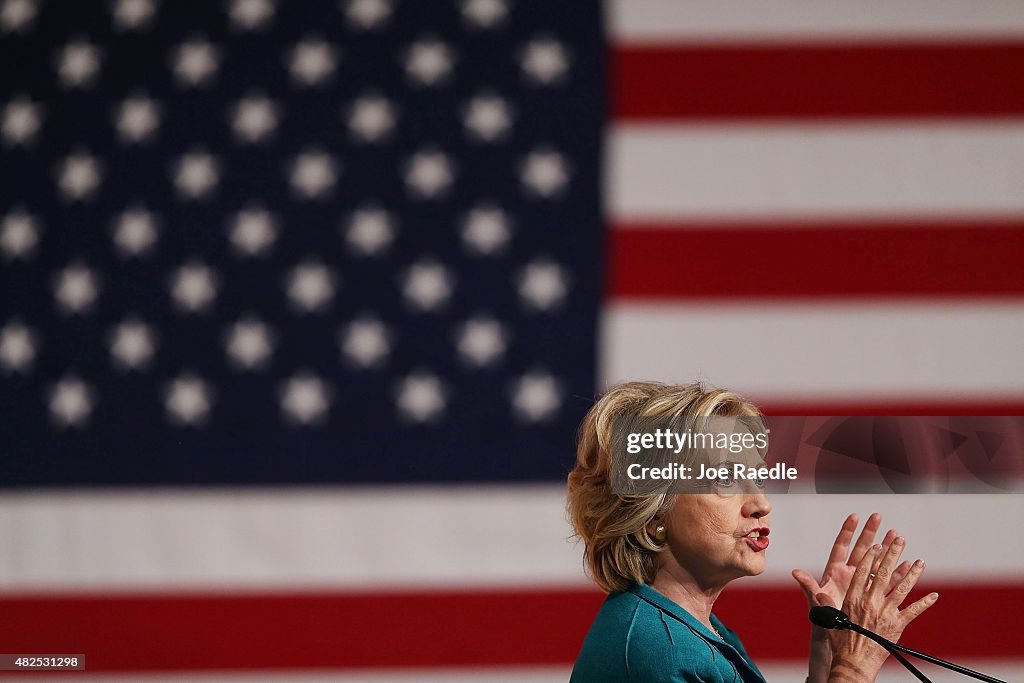 Hillary Clinton Calls On Congress To Lift Cuban Embargo