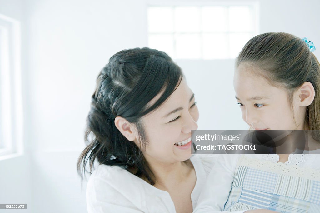 Sorridente Madre e figlia