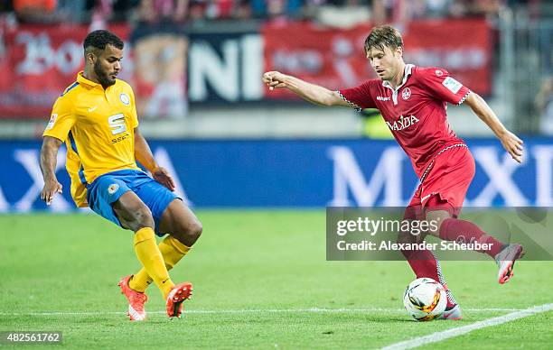 Phil Ofosu-Ayeh challenges Daniel Halfar during the 2. Bundesliga match between 1. FC Kaiserslautern and Eintracht Braunschweig at...