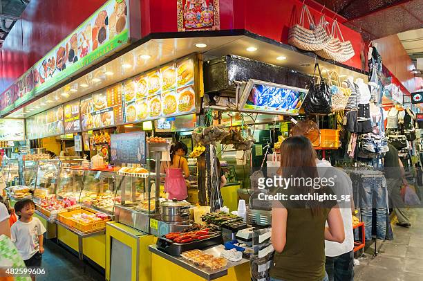 bugis street market, singapore - snackbar stock pictures, royalty-free photos & images