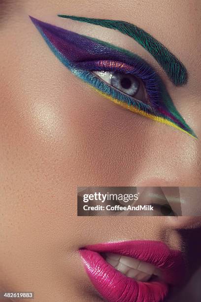 foto-schuss von junge schöne frau - artistic makeup stock-fotos und bilder