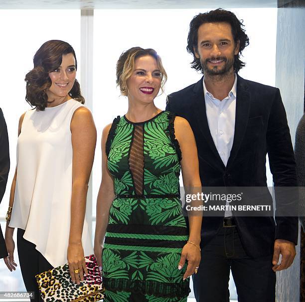 The actors of the film "The 33" Cote de Pablo , Kate del Castillo and Rodrigo Santoro pose for the photographers in Santiago on August 1 on the eve...