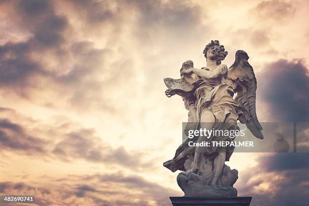 anjo no santo angelo ponte - barroco imagens e fotografias de stock