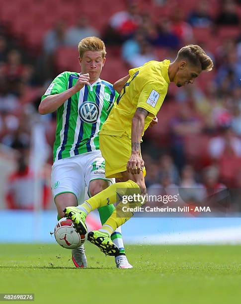 Kevin De Bruyne of Wolfsburg and Samuel Castillejo of Villarreal during the Emirates Cup match between VfL Wolfsburg and Villarreal at Emirates...