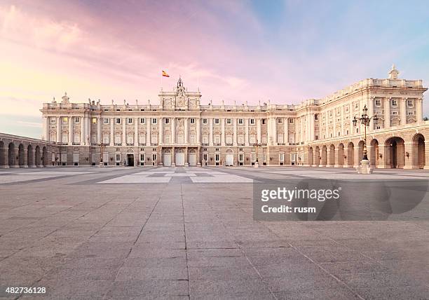 palacio real de madrid - palacio stock-fotos und bilder