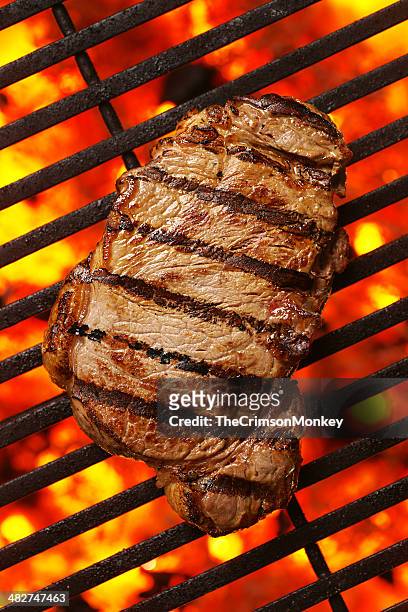 bistecca alla griglia - grill fire meat foto e immagini stock
