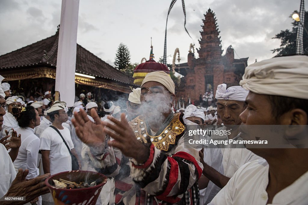 Balinese Hindus Gather For The Pengerebongan Ritual