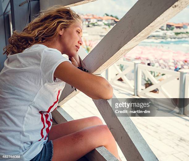 melancholy girl at the quay - depressie landelement stockfoto's en -beelden