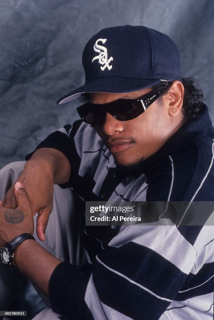 Ezy Rapper Rapper Eazy-E poses for a portrait in 1993 in New York, New York. News ...