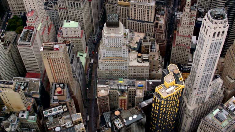 https://media.gettyimages.com/id/482782077/video/aerial-shot-of-new-york-city-financial-district.jpg?b=1&s=640x640&k=20&c=4hFb332e2Las4Xfc6YIOBpY9zFPW1wL3Eu9gQNcUh4U=