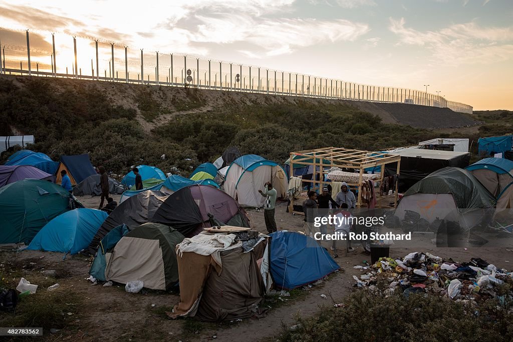 Calais Migrants Attempt To Find A Way To Reach The UK