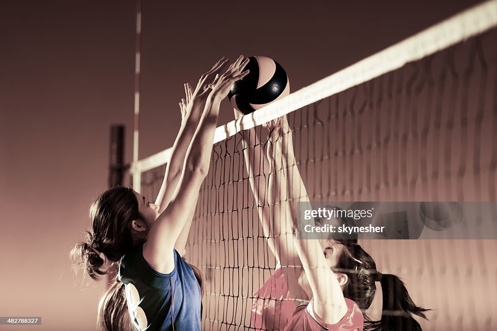 Volleyball-Spieler in Aktion.