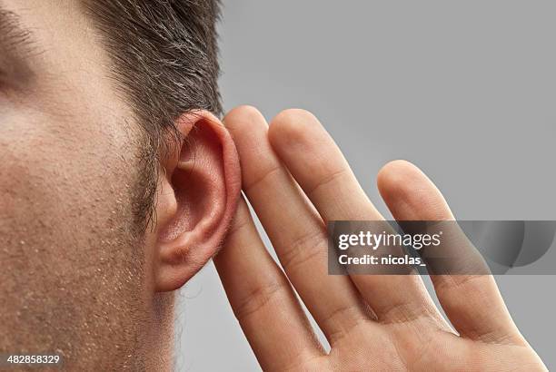 ¿qué? - espiar una conversación fotografías e imágenes de stock