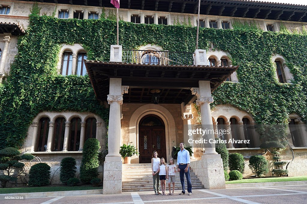 Spanish Royals Pose at Marivent Palace
