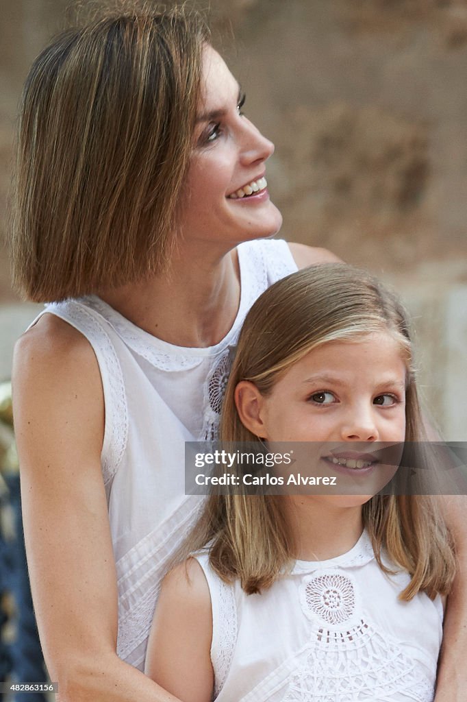 Spanish Royals Pose at Marivent Palace