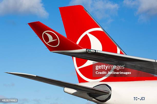 turkish airlines, airbus a 330-200f-tail und winglet - turkish airlines fotos stock-fotos und bilder