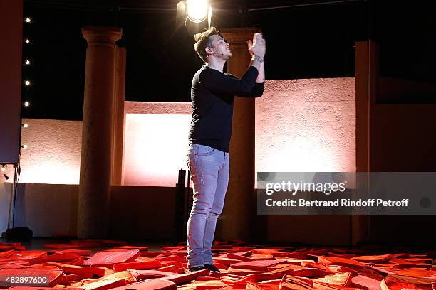 Jeff Panacloc acknowledges the applause of the audience whyle the traditional throw of cushions at the final of his 'Jeff Panacloc perd le controle'...