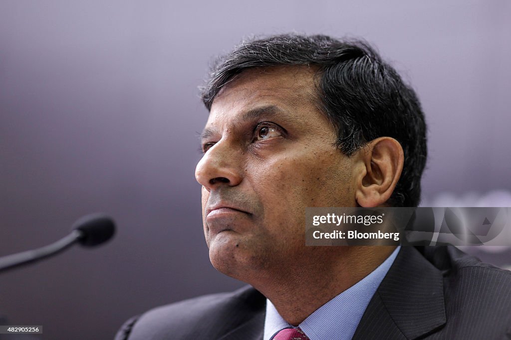 Rajan Holds India Rate, Rebuffing Pressure From Government