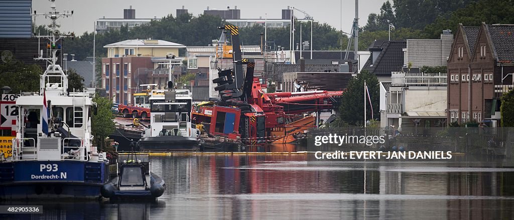 NETHERLANDS-ACCIDENT-CRANES