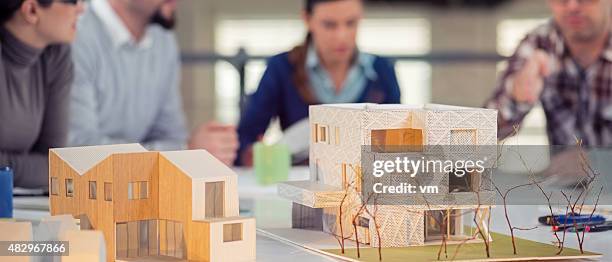 young architects working together - architectural model stockfoto's en -beelden