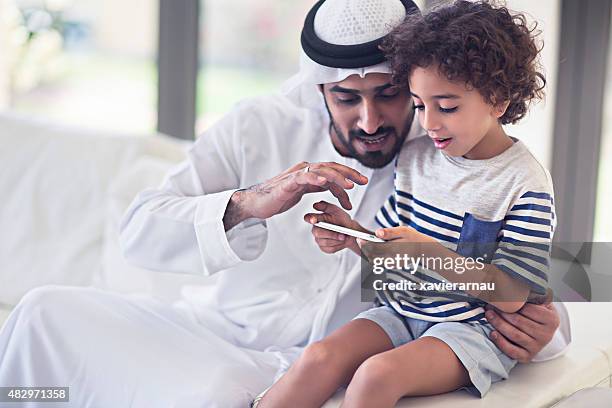 sharings time with his son - young muslim man stockfoto's en -beelden