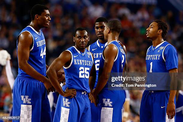 Dominique Hawkins of the Kentucky Wildcats looks on during the NCAA Men's Final Four Semifinal against the Wisconsin Badgers at AT&T Stadium on April...