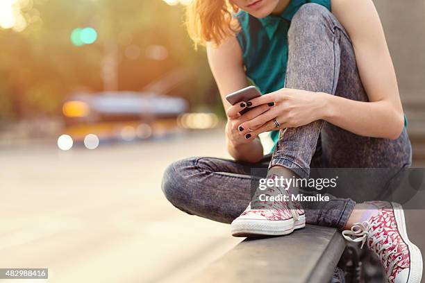 cell phone break up - girl using phone stock pictures, royalty-free photos & images