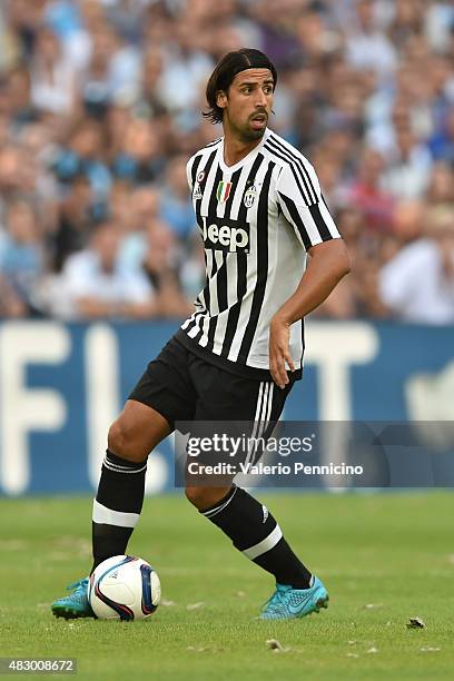 Sami Khedira of Juventus FC in action during the preseason friendly match between Olympique de Marseille and Juventus FC at Stade Velodrome on August...