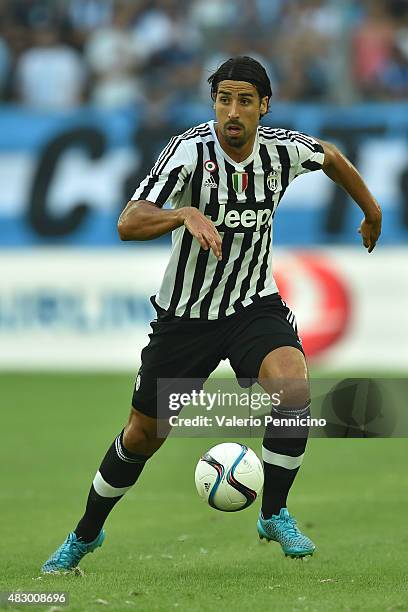 Sami Khedira of Juventus FC in action during the preseason friendly match between Olympique de Marseille and Juventus FC at Stade Velodrome on August...