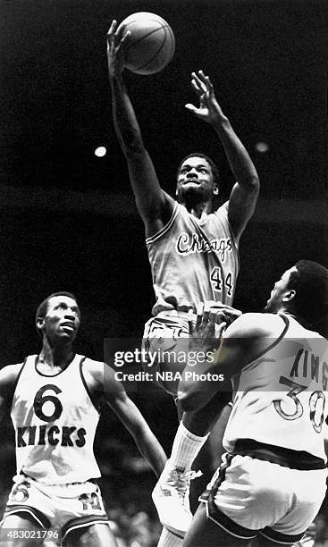 Quintin Dailey of the Chicago Bulls shoots against the New York Knicks circa 1983 at Chicago Stadium in Chicago, Illinois. NOTE TO USER: User...