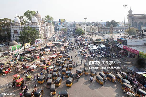 busy street scene,hyderabad,india - 海德拉巴 印度 個照片及圖片檔