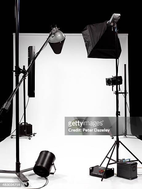 tv, film, photographic studio 2 - estudio de cine o televisión fotografías e imágenes de stock