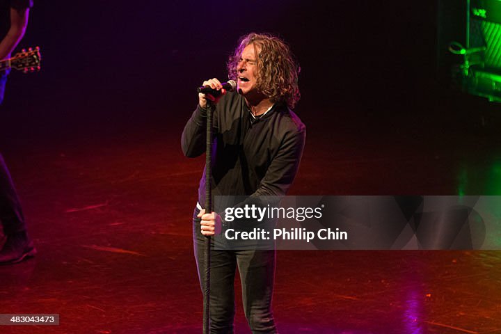 Ed Roland Today Vocalist Ed Roland of Collective Soul performs at the River Rock ...