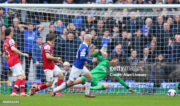 Steven Naismith of Everton scores the first goal during the Barclays Premier League match between Everton and Arsenal at Goodison Park on April 6,...