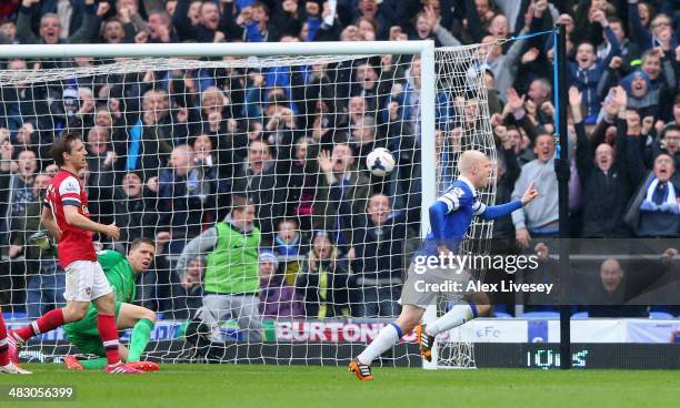 Steven Naismith of Everton celebrates scoring the first goal during the Barclays Premier League match between Everton and Arsenal at Goodison Park on...