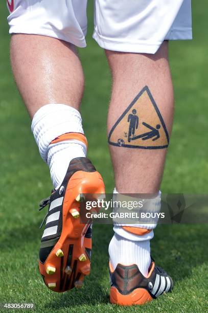 Tattoo of AS Roma's midfielder Daniele De Rossi is pictured prior the Italian Serie A football match between Cagliari vs AS Roma on April 6, 2014 at...