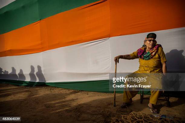 An Indian woman waits to listen to a speech by Rahul Gandhi, leader of India's ruling Congress Party at a rally on April 6, 2014 in New Delhi, India....