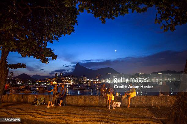 the skyline of rio at night in the urca area. - urca rio de janeiro bildbanksfoton och bilder