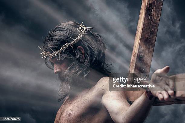 jesus christ on the cross - jesus stockfoto's en -beelden