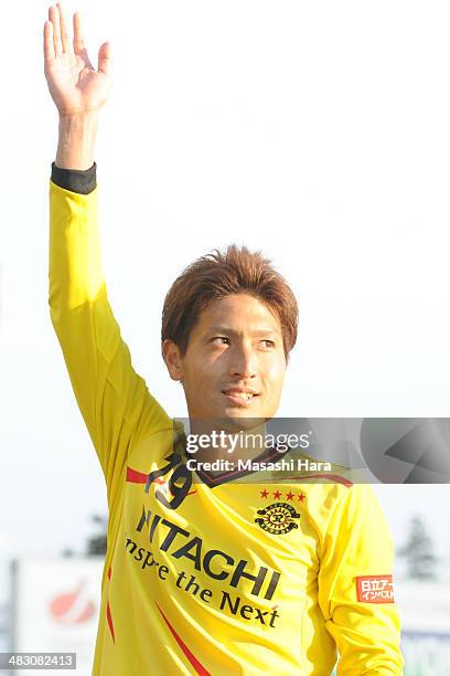 Junya Tanaka of Kashiwa Reysol gestures after the J.League match between Kashiwa Reysol and Cerezo Osaka at Hitachi Kashiwa Soccer Stadium on April...