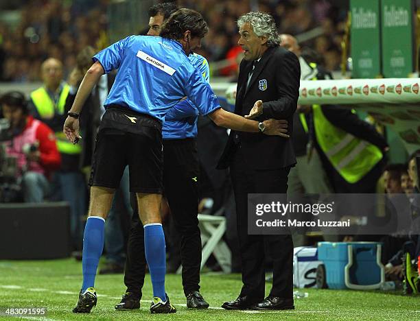 Parma FC coach Roberto Donadoni speaks to referee Mauro Bergonzi during the Serie A match between Parma FC and SSC Napoli at Stadio Ennio Tardini on...