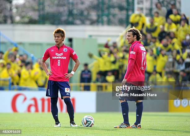 Diego Forlan and Yoichiro Kakitani of Cerezo Osaka look on during the J.League match between Kashiwa Reysol and Cerezo Osaka at Hitachi Kashiwa...