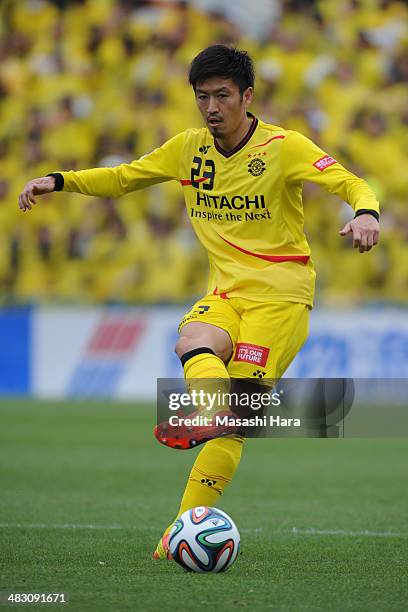 Hirofumi Watanabe of Kashiwa Reysol in action during the J.League match between Kashiwa Reysol and Cerezo Osaka at Hitachi Kashiwa Soccer Stadium on...