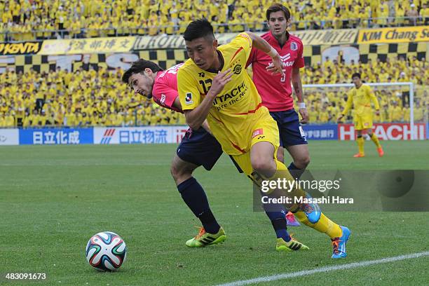 Kaoru Takayama of Kashiwa Reysol in action during the J.League match between Kashiwa Reysol and Cerezo Osaka at Hitachi Kashiwa Soccer Stadium on...