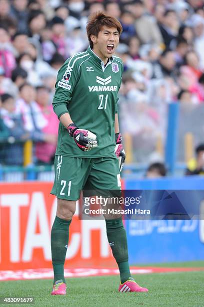 Kim Jin Hyeon of Cerezo Osaka looks on during the J.League match between Kashiwa Reysol and Cerezo Osaka at Hitachi Kashiwa Soccer Stadium on April...