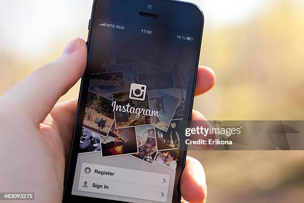 instagram für iphone 5 - facebook stock-fotos und bilder