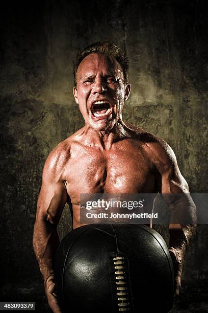 entschlossenheit - bodybuilding furious stock-fotos und bilder